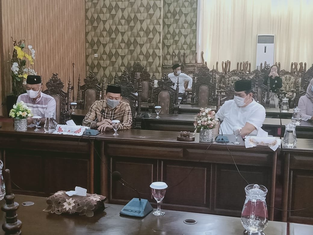 Ketua DPRD Kota Balikpapan, Abdulloh (kanan depan). (Foto: istimewa)