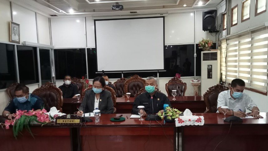 Sekretaris Komisi III DPRD Balikpapan Ali Munsjir Halim (kedua dari kanan). (Foto: Hary, Kaltimku.id)