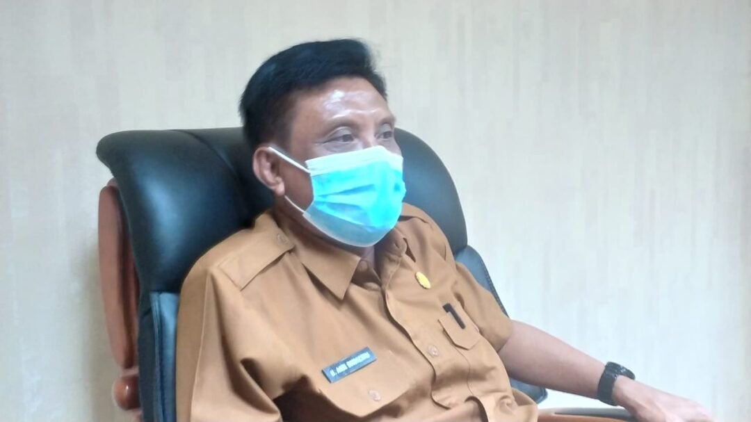 Sekretaris DPRD Kabupaten PPU, Andi Singkerru, saat memberi keterangan kepada awak media.