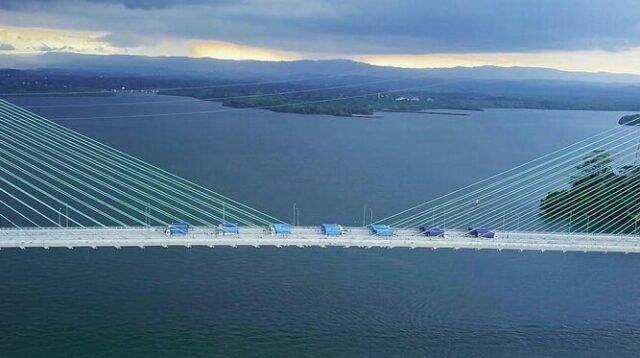 Berita Kaltim Terkini - Berita Kaltim Terkini - Proses uji ketahanan beban jembatan Pulau Balang