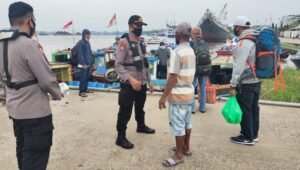 Berita Kaltim Terkini - Polsek Pelabuhan Samarinda Edukasi Warga dan Penumpang Kapal