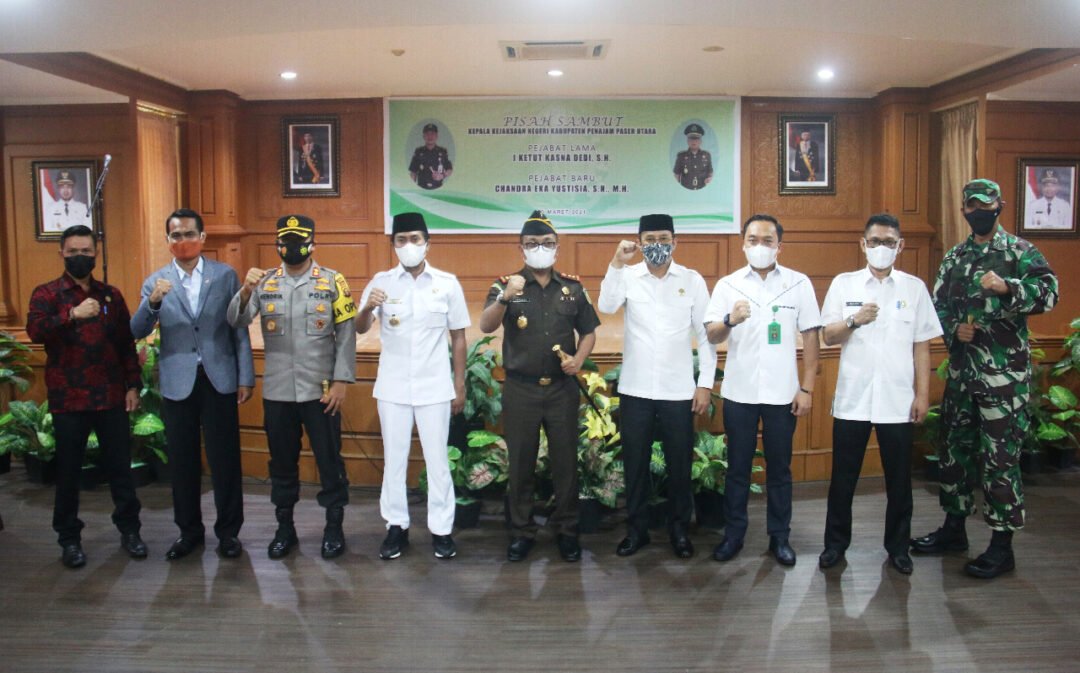 Berita Kaltim Terkini - Bupati PPu Abdul Gofur Mas'ud hadiri pisah sambut Kajari baru, Rabu (10/03)