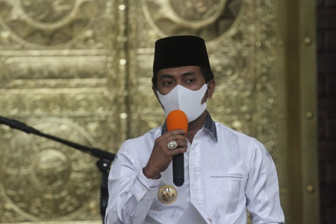 Bupati PPU Abdul Gofur Mas'ud saat memberi sambutan di peringatan Isra' Mi'raj Masjid Agung