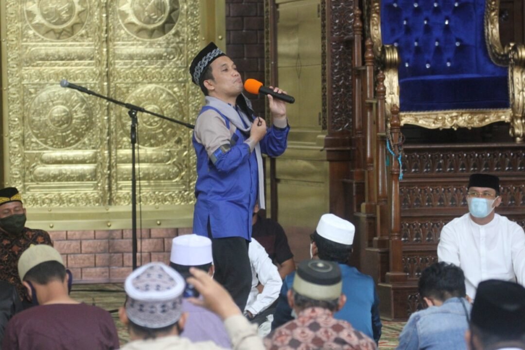 Ust. Maulana saat mengisi ceramah dalam rangkan peringatan Isra' Mi'raj 1442 H, di Masjid Agung Al-Ikhlas PPU, Kamis (11/03)