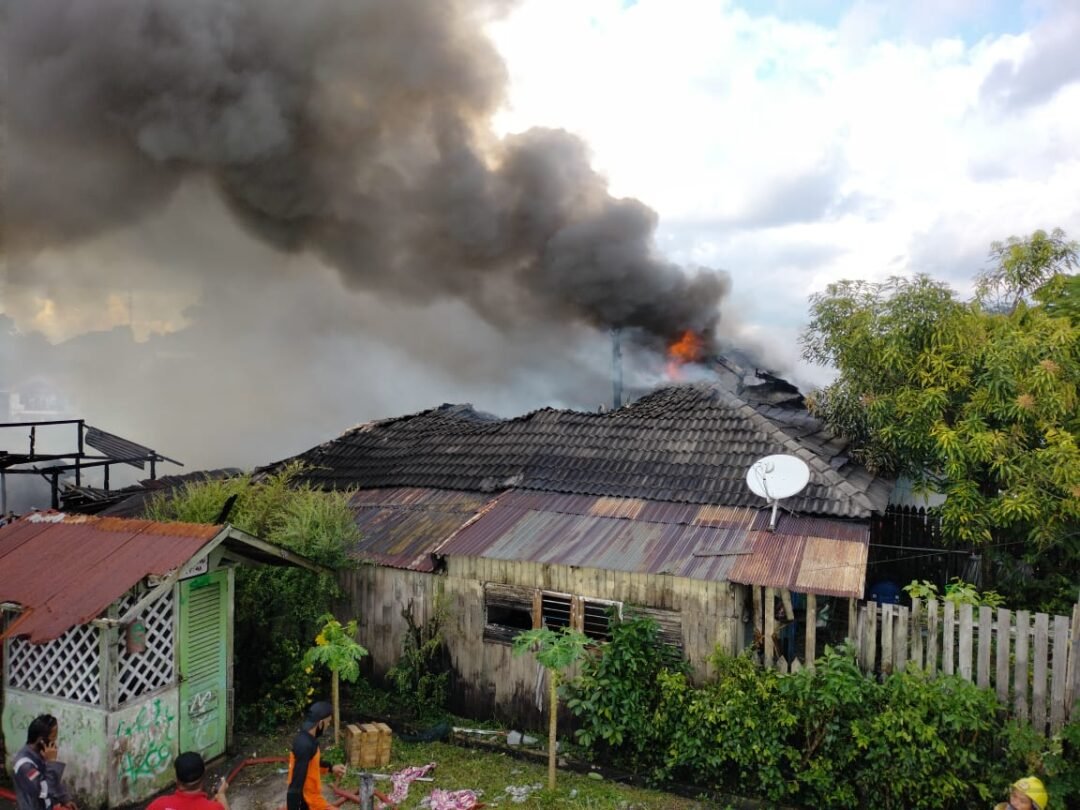 Berita Balikpapan Hari Ini - Tak Ada Korban Jiwa Dalam Musibah Kebakaran Gunung Polisi
