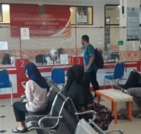 Suasana pelayanan adminduk di kantor Dukcapil Kabupaten PPU.
