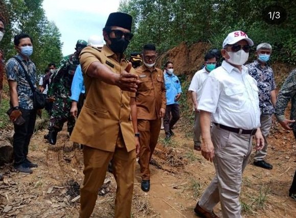 Berita Kaltim Terkini - Bupati Penajam Paser Utara Abdul Gafur Mas’ud, berdampingan dengan Menteri Perencanaan