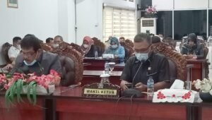 Berita Kaltim Terkini - Ketua DPRD Kota Balikpapan, Abdulloh memimpin Rapat Paripurna