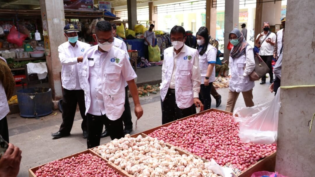 Ketua Tim Percepatan dan Peluasan Digitalisasi Daerah, Muliadi lakukan sosialisasi di Pasar Induk Nenang