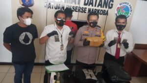 Berita Kaltim Terkini - Selundupkan Paket Ganja, SW Ditangkap Polisi