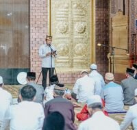 Bupati PPU Abdul Gofur Mas’ud (AGM) sampaikan pesan ke masyarakat saat mengikuti sholat Idul Fitri di Masjid Agung Al-Ikhlas, Kamis (13/05).