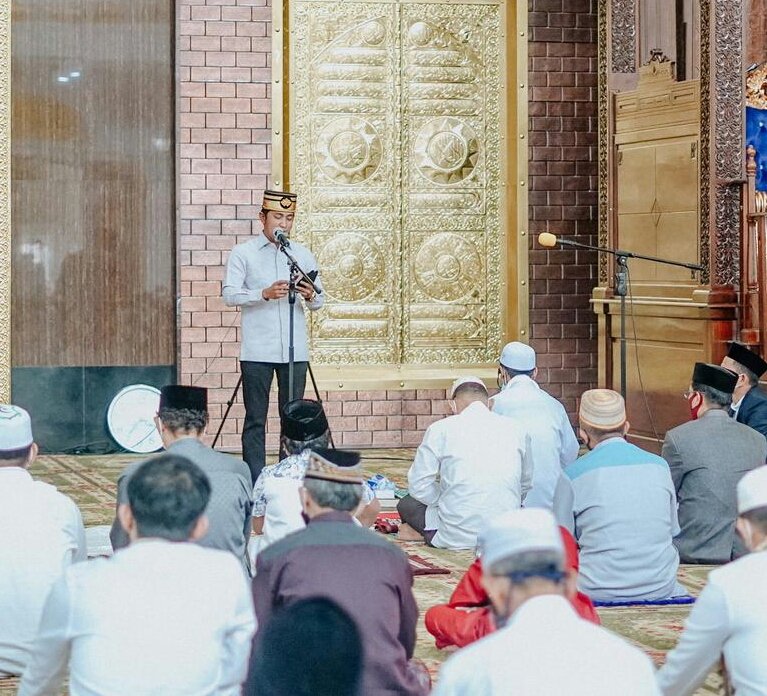 Bupati PPU Abdul Gofur Mas’ud (AGM) sampaikan pesan ke masyarakat saat mengikuti sholat Idul Fitri di Masjid Agung Al-Ikhlas, Kamis (13/05).