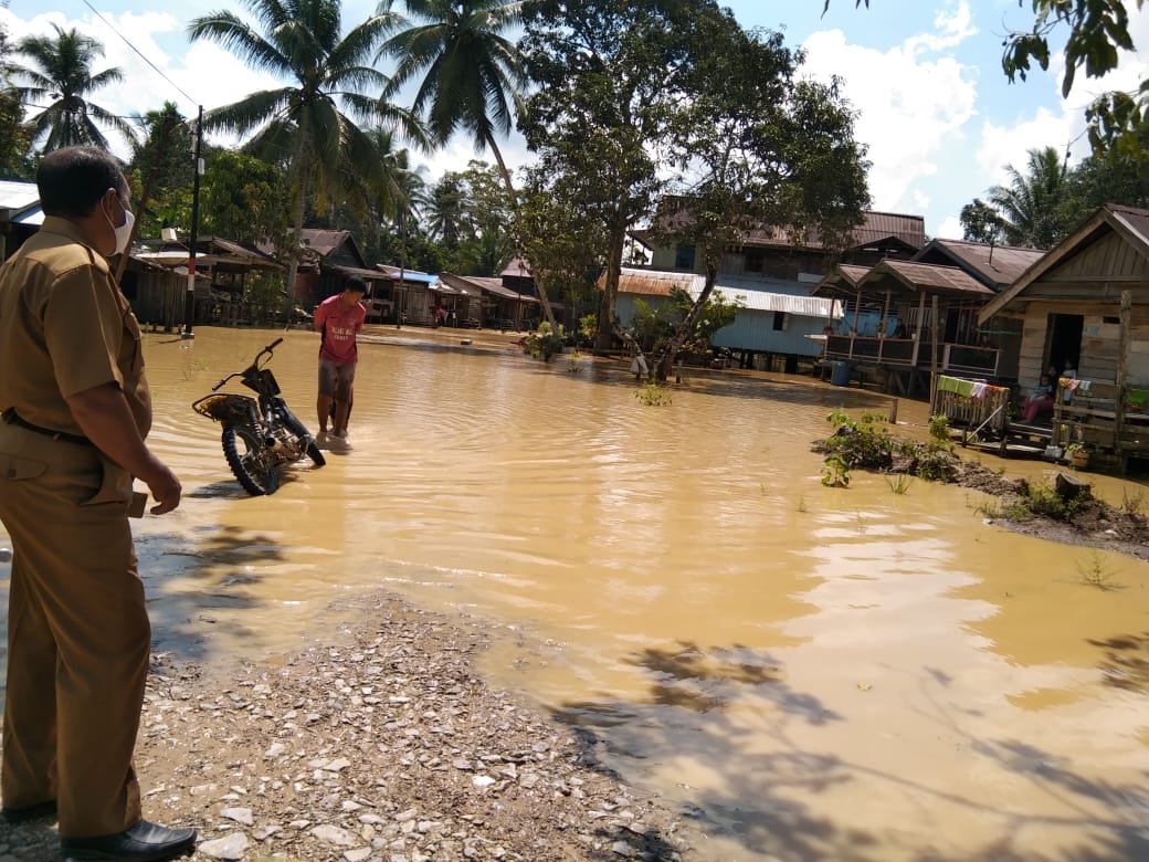 Permukiman warga Kelurahan Sepaku terendam banjir akibat luapan air sungai dampak penyempitan badan sungai, beberpa waktu lalu. (Ist)