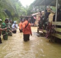 Banjir akibat luapan sungai Lawe-Lawe, BPBD pasang tali perlintasan.