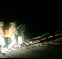 Proses pemakaman dua pasien terkonfirmasi covid-19, di Komplek Pemakaman Terpadu Nenang, Kecamatan Penajam, pada Minggu (02/05).