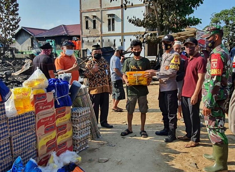 BPBD serahkan bantuan ke korban terdampak kebakaran Petung