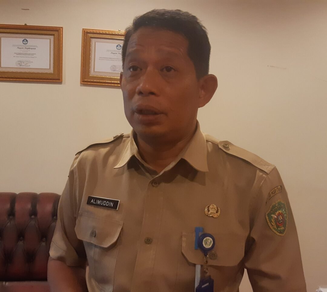 Kepala Disdikpora Kabupaten PPU, Alimuddin meminta masyarakat tidak abaikan data identitas diri