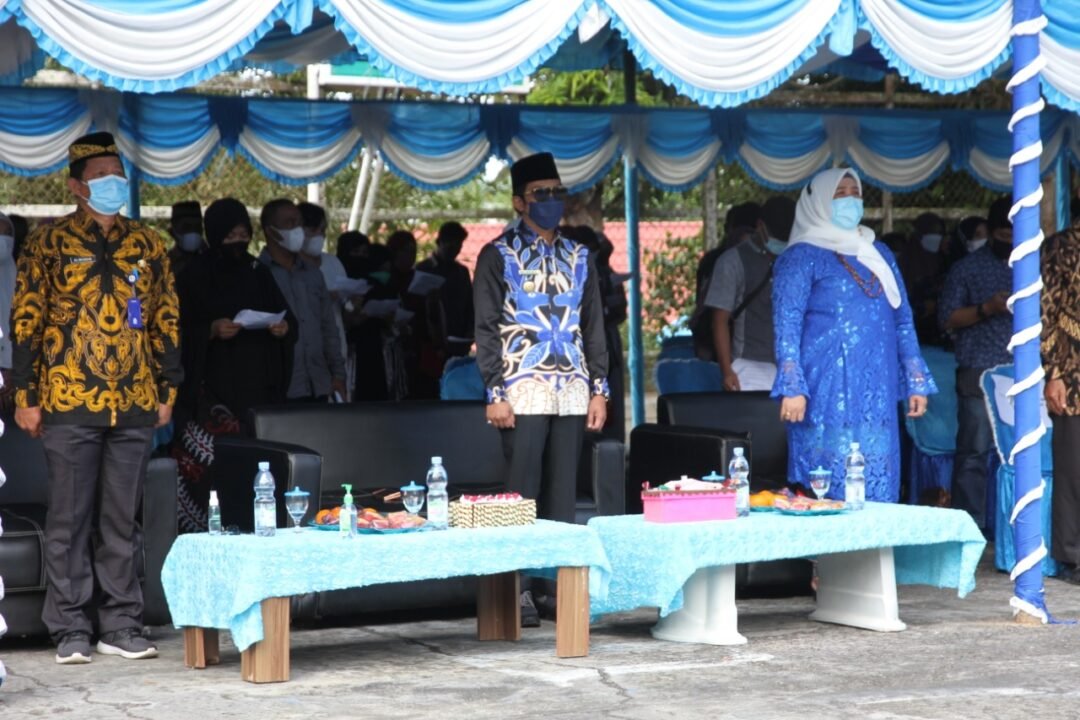 Bupati PPU Abdul Gafur Mas’ud (AGM) saat menghadiri pelepasan siswa SMP 5 Girimukti.