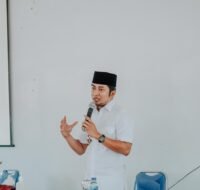 Bupati PPU Abdul Gafur Mas’ud (AGM) menyerahkan bantuan alsintan bagi ratusan kelompok tani.