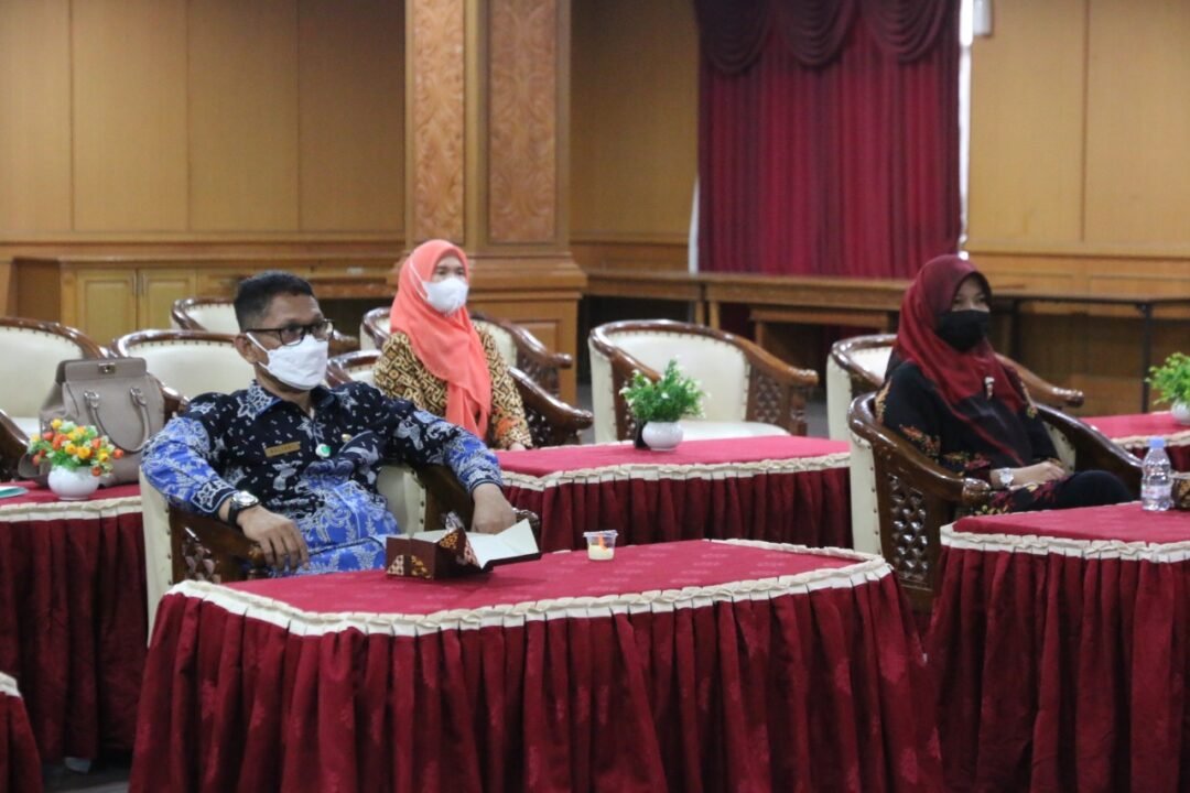 Plt. Sekda PPU, Mulaidi mewakili pemerintah daerah dalam rapat bersama Kementerian PPPA, Kamis (29/07).