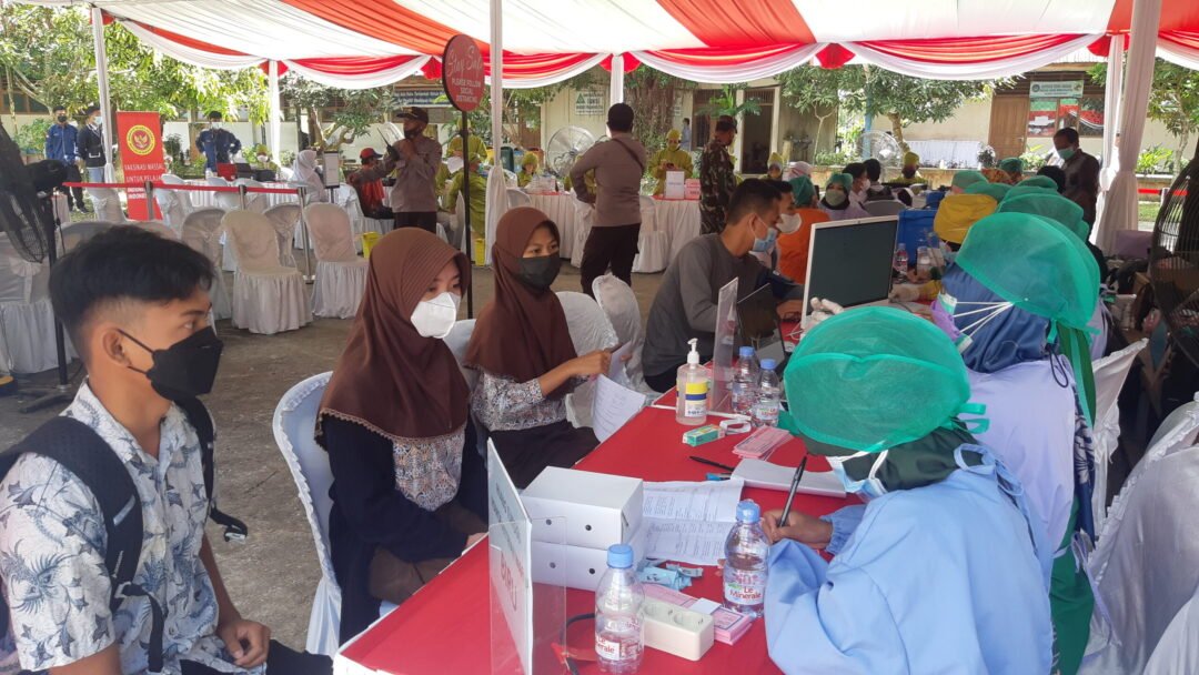 Proses vaksinasi bagi pelajar di Kabupaten PPU.