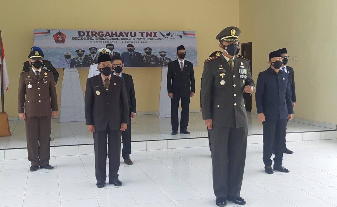 Upacara virtual HUT TNI ke 76 di Makodim 0913 PPU.