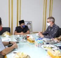 Bupati PPU, Abdul Gafur Mas’ud (AGM) berdialog dengan kunjungan Duta Besar Uni Eropa untuk Indonesia H.E. Vicent Piket, di kantor Setkab PPU, Rabu (27/10/21). (Hum)