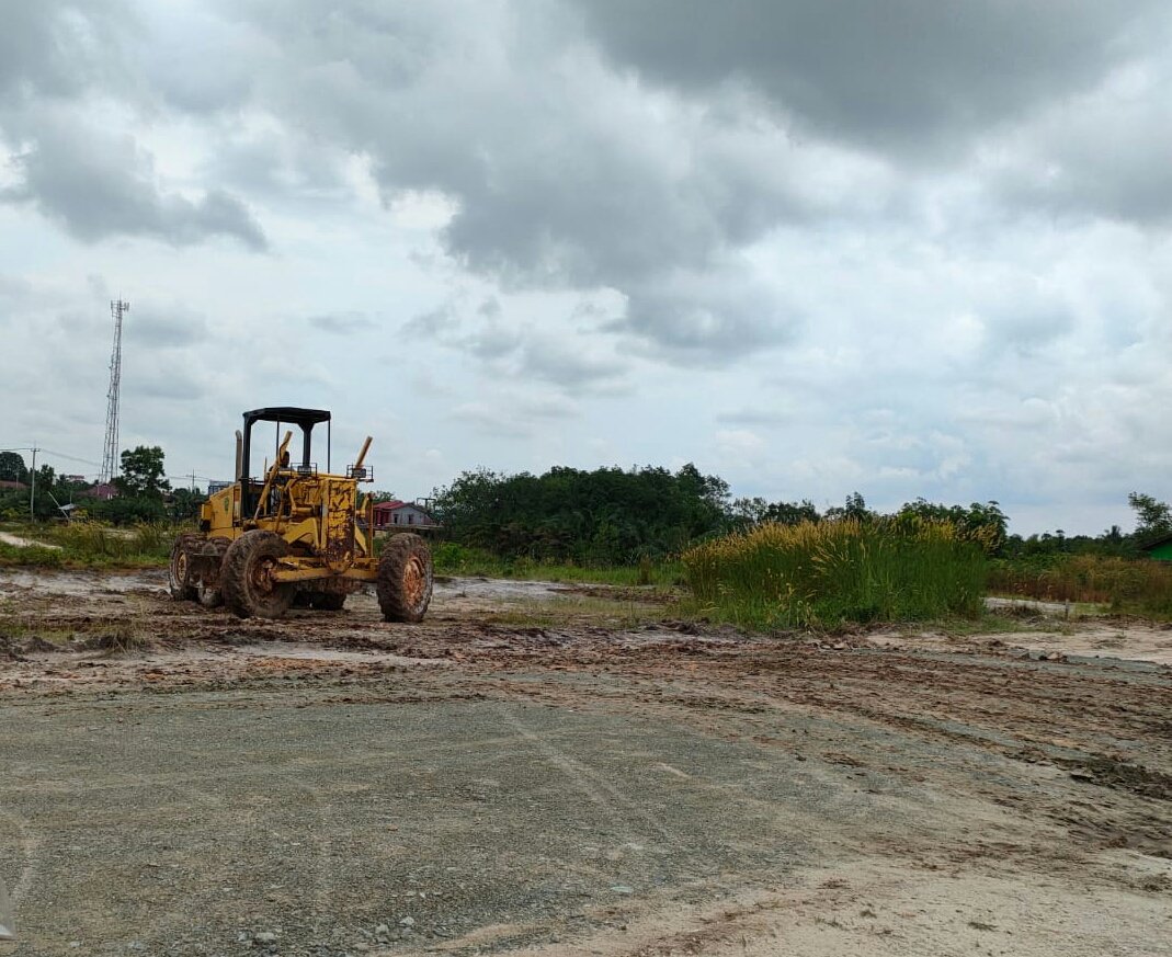 Proses pengerjaan akses jalan Pasar Induk Babulu