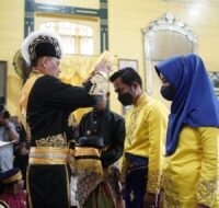 Bupati PPU Abdul Gafur Mas’ud (AGM) mendapatkan gelar Datuk Seri Amar Adhiwangsa Maharaja dari Kesultanan Pontianak