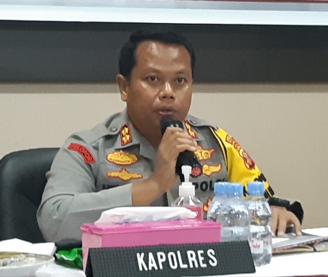 Kapolres PPU AKBP Hendrik Hermawan meminta masyarakat di rumah saat malam pergantian tahun