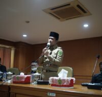 Bupati PPU Abdul Gafur Mas’ud (AGM) memberikan penjelasan saat berdialog dengan ratusan guru TK dan PAUD.