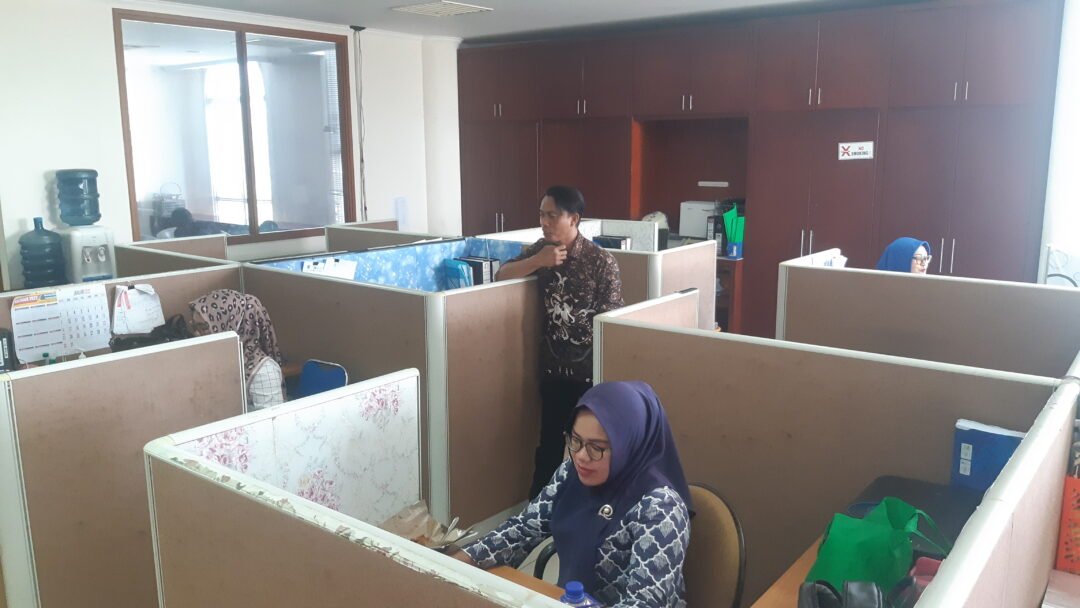 Suasana kerja kantor Sekretariat Kabupaten PPU