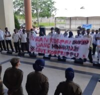 Puluhan anggota DPD Korpri PPU gelar aksi di depan kantor bupati tuntut pembubaran pengurus
