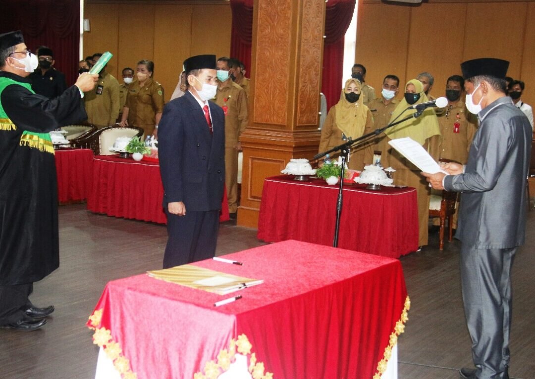 Proses pelantikan Pj Sekda PPU Tohar oleh Plt Bupati Hamdam, Senin (31/1/22)