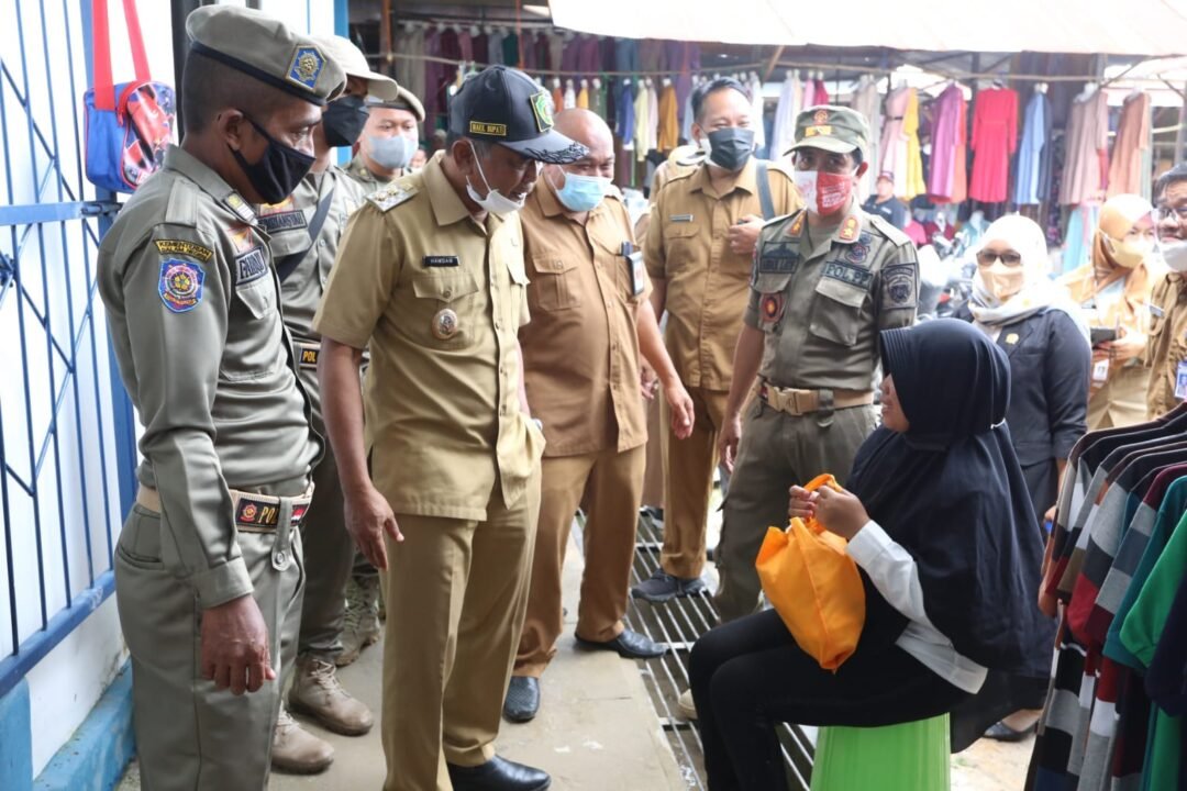 Plt Bupati PPU Hamdam lakukan tinjauan ke Pasar Rakyat Babulu (Hum)