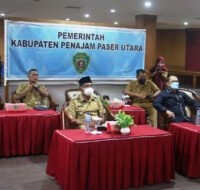 Plt Bupati PPU Hamdam ikuti raker dengan Kemendagri dan KPK melalui video conference. (Hum)