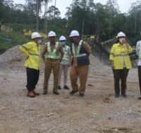 Pelaksana tugas (Plt) Bupati PPU, Hamdam saat melakukan survey ke lokasi pengelolaan batu gunung milik PT. Arsari Batu Karya