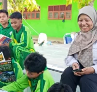 Perpustakaan Keliling Kaltim Bawa Ratusan Buku ke Santri Pesantren di Kukar Perpustakaan Keliling Kaltim Bawa Ratusan Buku ke Santri Pesantren di Kukar