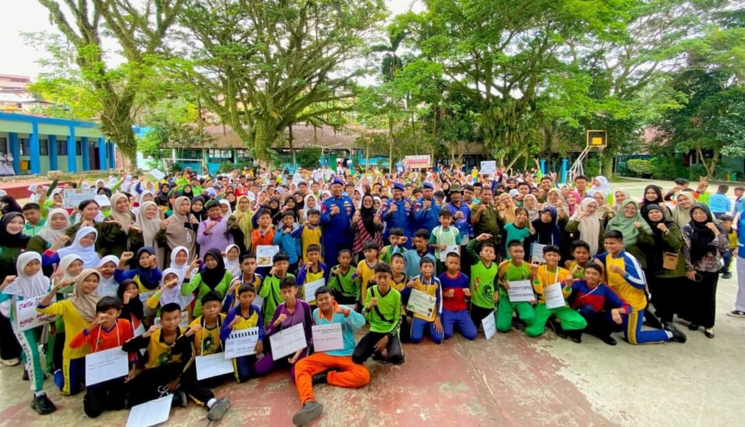 Tanamkan Semangat dan Karakter, Ditpolairud Polda Kaltim Penuhi MPLS SMPN 9 Balikpapan