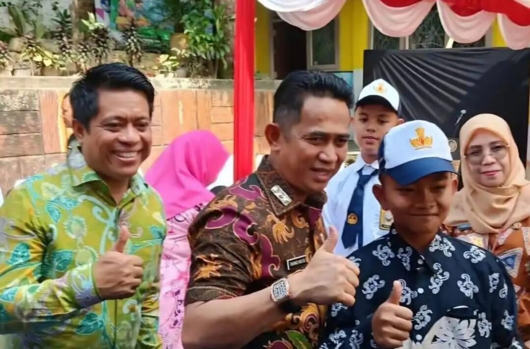 Siswa Baru Terima Tiga Stel Seragam Gratis! Pemkot Balikpapan Gelontorkan 30 Miliar