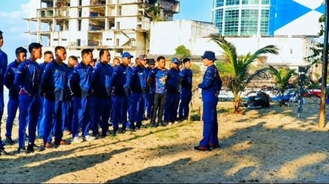 Ditpolairud Polda Kaltim Gerak Cepat Bersihkan Pantai, Ajak Warga Rawat Pesisir Bersama-sama