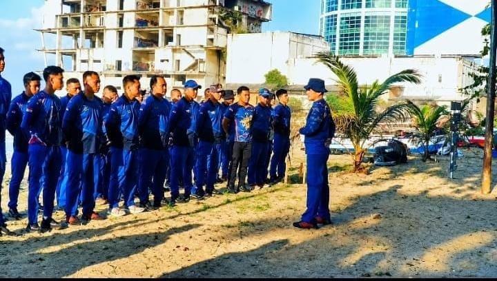 Ditpolairud Polda Kaltim Gerak Cepat Bersihkan Pantai, Ajak Warga Rawat Pesisir Bersama-sama