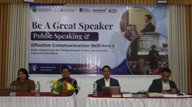 Tingkatkan Layanan, Aparatur Kecamatan di Kutai Barat Dilatih Public Speaking