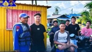 Polisi RW Ditpolairud Polda Kaltim Gencar Sambangi Handil Terusan: Jalin Erat Sinergi, Bentengi Pesisir dari Gangguan Kamtibmas Polisi RW Ditpolairud Polda Kaltim Gencar Sambangi Handil Terusan: Jalin Erat Sinergi, Bentengi Pesisir dari Gangguan Kamtibmas