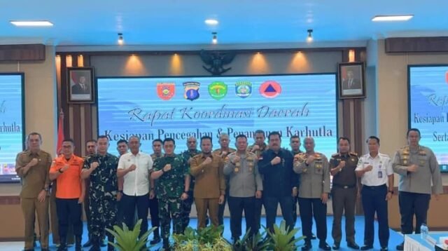 Polda Kaltim Siagakan 1.619 Personel & SDM Lengkap Hadapi Ancaman Karhutla dan El Nino Polda Kaltim Siagakan 1.619 Personel & SDM Lengkap Hadapi Ancaman Karhutla dan El Nino