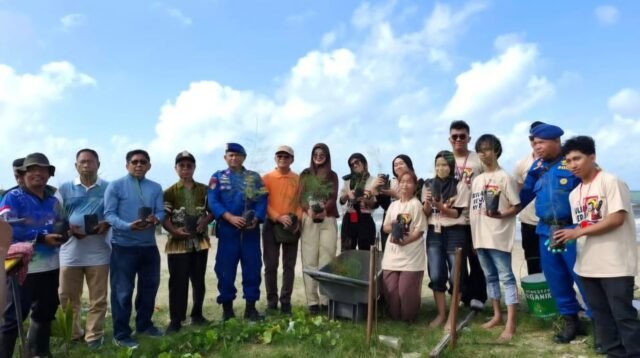 Tanam Cemara Laut, Ditpolairud Polda Kaltim Eratkan Sinergi Lestarikan Pesisir Cegah Abrasi