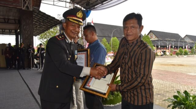 Siskamling RT 10 Sumber Sari Raih Juara I Lomba se-Kabupaten Kutai Barat