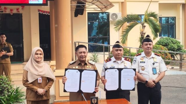 Imigrasi Hadir di MPP HST, Bupati Rizal: Masyarakat Tak Perlu Lagi Urus Paspor Jauh jauh keluar Daerah Imigrasi Hadir di MPP HST, Bupati Rizal: Masyarakat Tak Perlu Lagi Urus Paspor Jauh jauh keluar Daerah