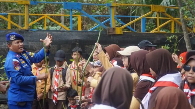 Buka Wawasan Siswa SD Insan Mulia, Ditpolairud Gabungkan Edukasi Kepolisian dan Kelestarian Mangrove