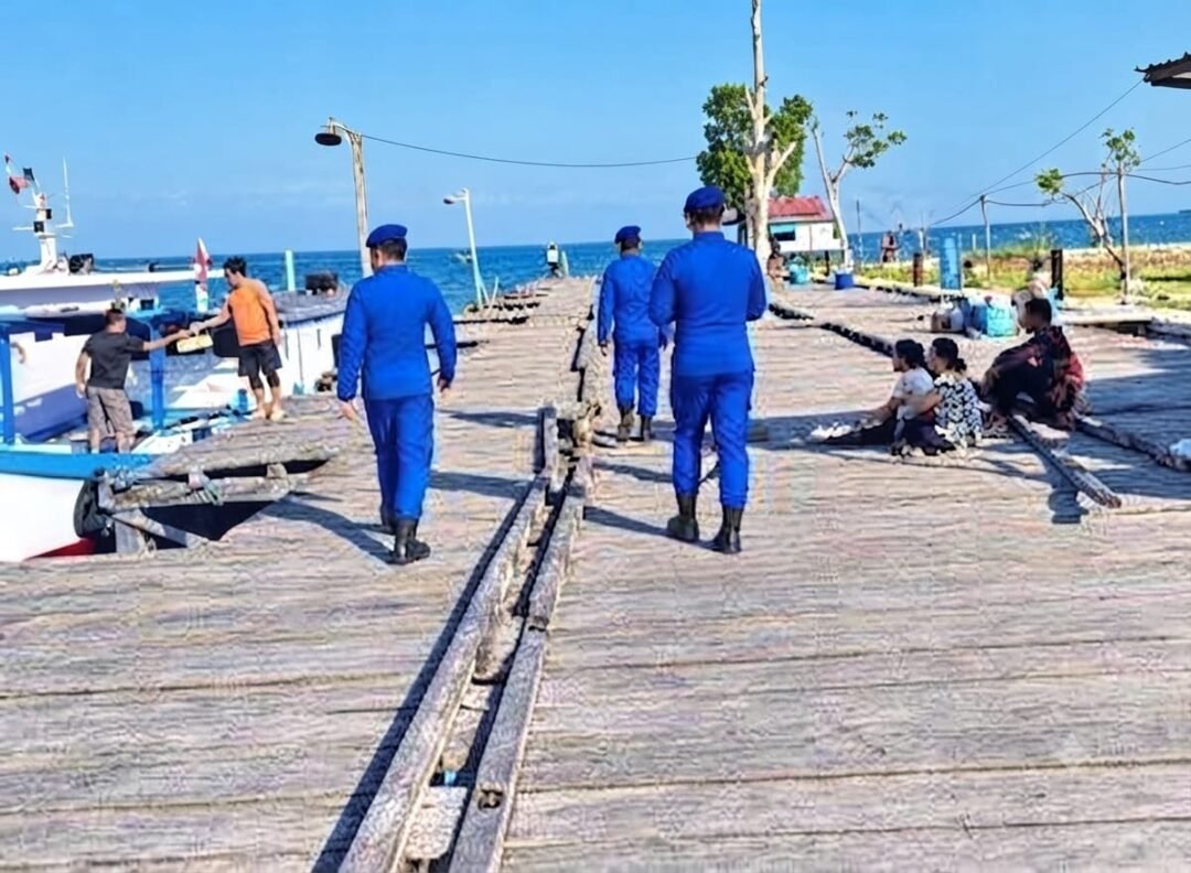 Patroli Liburan di Kenyamukan, Ditpolairud Kaltim Tegaskan Larangan Alat Tangkap Ikan Merusak & Keselamatan Anak